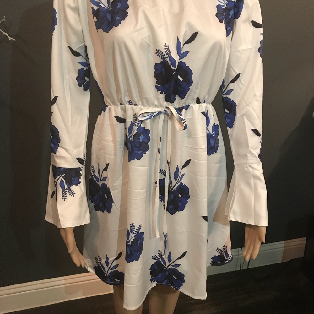 Dress - Picture 3 of 3